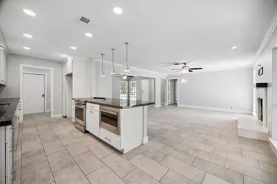 9407 Meadowbriar Lane, Houston, TX 77063 - Photo 11