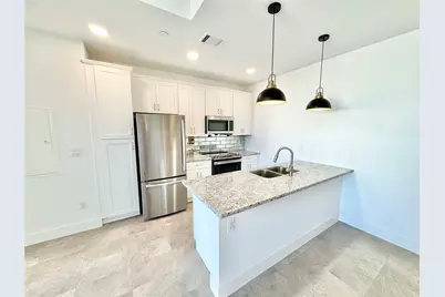 2102 Mechanic Street #204, Galveston, TX 77550 - Photo 3