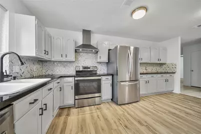 26 Green Field Place, The Woodlands, TX 77380 - Photo 9