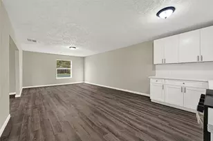 8771 Josie St, Houston, TX 77029 - Photo 11