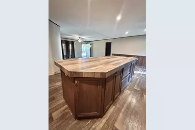 975 Roberts, Vidor, TX 77662 - Photo 9