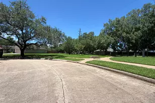 3930 Millrock Cir, Sugar Land, TX 77479 - Photo 17