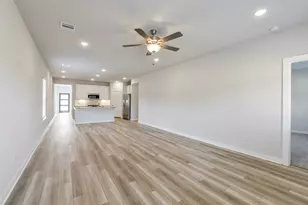 127 W Canopy Xing Cir, Conroe, TX 77301 - Photo 3