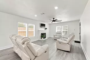 902 Post Oak St, Hearne, TX 77859 - Photo 5
