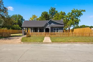 902 Post Oak St, Hearne, TX 77859 - Photo 1