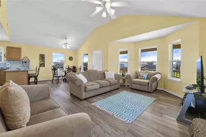 4023 Grayson Dr, Galveston, TX 77554 - Photo 9