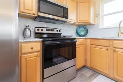 4023 Grayson Dr, Galveston, TX 77554 - Photo 11