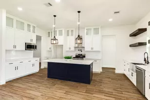 2138 Twin Lakes Blvd, West Columbia, TX 77486 - Photo 11