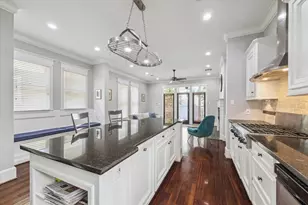 1315 W 22nd St, Houston, TX 77008 - Photo 9