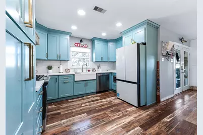 325 Ling Street, Bayou Vista, TX 77563 - Photo 9