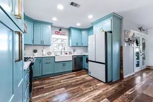 325 Ling St, Bayou Vista, TX 77563 - Photo 9