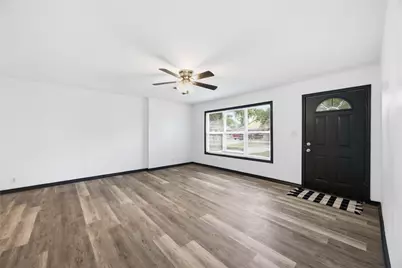 9723 Oldcrest Drive, Stafford, TX 77477 - Photo 5