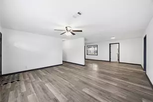 9723 Oldcrest Dr, Stafford, TX 77477 - Photo 5