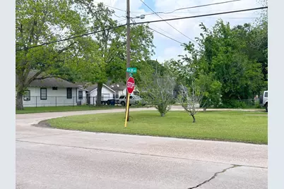2000 Avenue M, Bay City, TX 77414 - Photo 13