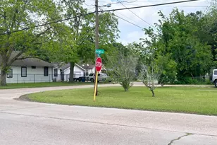 2000 Avenue M, Bay City, TX 77414 - Photo 13