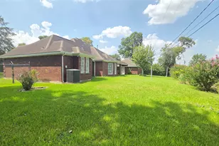 8023 Glen Dell Ct, Houston, TX 77061 - Photo 33