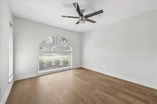 10706 Sugar Hill Dr, Houston, TX 77042 - Photo 17