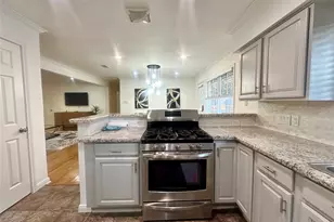 5329 Pagewood Ln, Houston, TX 77056 - Photo 7