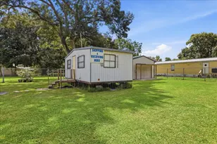 407 Cypress Ave, Winnie, TX 77665 - Photo 31