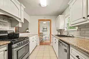 1010 E Belgravia Dr, Pearland, TX 77584 - Photo 7