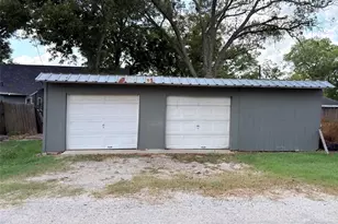 802 2nd St, Louise, TX 77455 - Photo 5