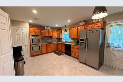 7055 Shanahan Drive, Beaumont, TX 77706 - Photo 9