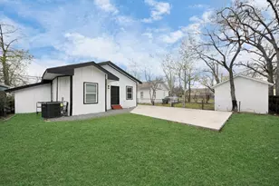 2518 Cochran St, Houston, TX 77009 - Photo 9