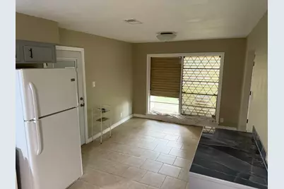 2213 17th Avenue N, Texas City, TX 77590 - Photo 5