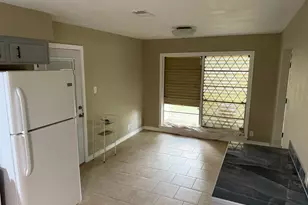 2213 17th Ave N, Texas City, TX 77590 - Photo 5