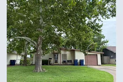 2213 17th Avenue N, Texas City, TX 77590 - Photo 1