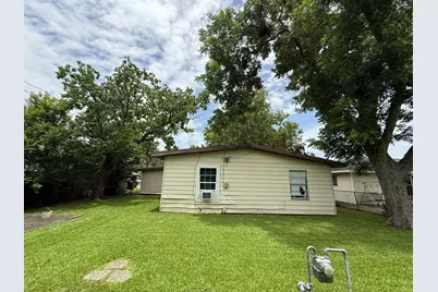 2213 17th Avenue N, Texas City, TX 77590 - Photo 13