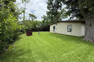 2213 17th Ave N, Texas City, TX 77590 - Photo 15