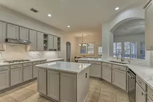 94 Oriel Oaks Cir, The Woodlands, TX 77382 - Photo 11