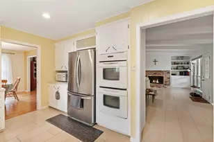 2405 Burton Dr, Bryan, TX 77802 - Photo 17