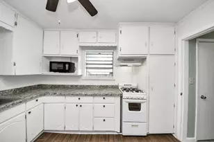 1213 28th St, Galveston, TX 77550 - Photo 19