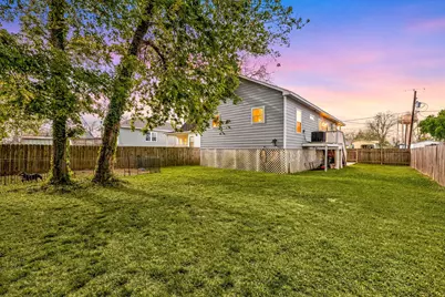 805 E Mulberry Avenue, Wharton, TX 77488 - Photo 17