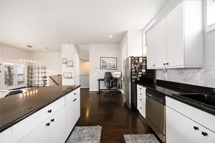 939 Colorado St, Houston, TX 77007 - Photo 9