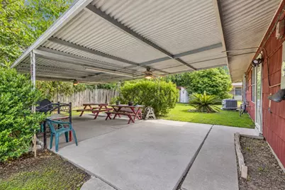 6051 Willow Glen Drive, Houston, TX 77033 - Photo 5