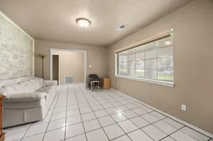 2210 S Memorial Ct, Pasadena, TX 77502 - Photo 7