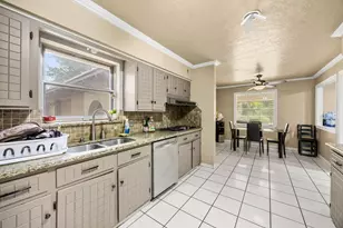 2210 S Memorial Ct, Pasadena, TX 77502 - Photo 9