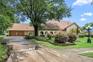 2210 S Memorial Ct, Pasadena, TX 77502 - Photo 3