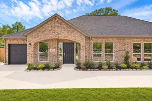 5025 Mallow St, Houston, TX 77033 - Photo 1