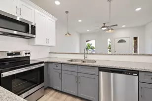 5025 Mallow St, Houston, TX 77033 - Photo 5