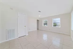 8446 Norvic St, Houston, TX 77029 - Photo 7