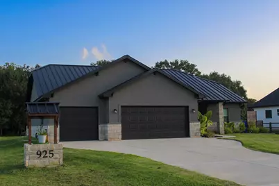 925 Chuckwagon Trail, Angleton, TX 77515 - Photo 3
