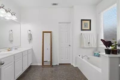 12915 Palm Leaf Court, Houston, TX 77044 - Photo 15