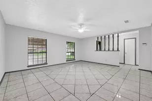 619 Rocky Mountain Dr, Houston, TX 77037 - Photo 5