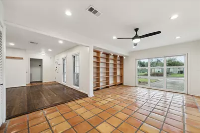 7262 Roos Road, Houston, TX 77074 - Photo 11