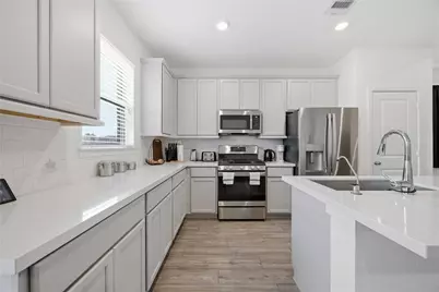 3024 Daw Boardwalk Drive, La Porte, TX 77571 - Photo 9