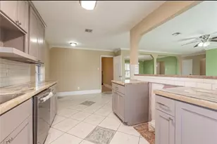 1350 Strawberry St, League City, TX 77573 - Photo 13